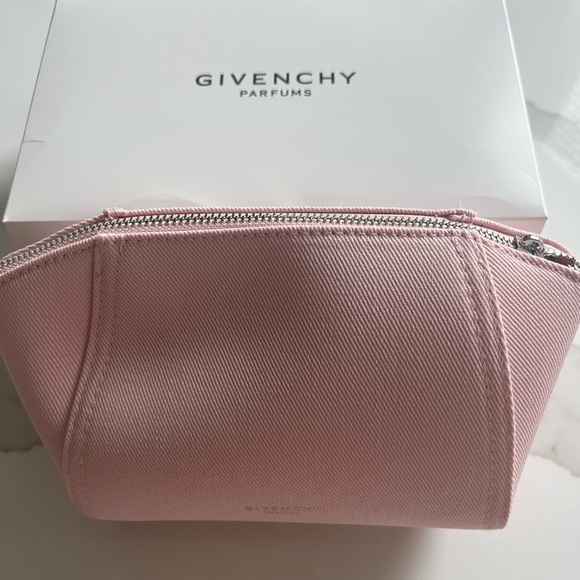 Givenchy 4G Logo Pink CLUTCH Cosmetic MAKEUP Bag POUCH New In Box - Picture 2 of 5